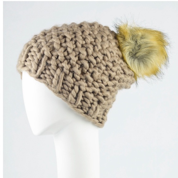🦄 Host Pick 🦄 Chunky Pom Beanie Mocha - Picture 3 of 3